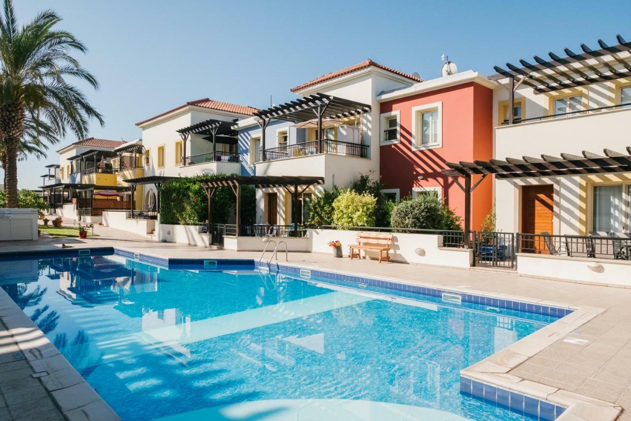 Aphrodite Gardens No.9 Luxury Apt Пафос Екстериор снимка