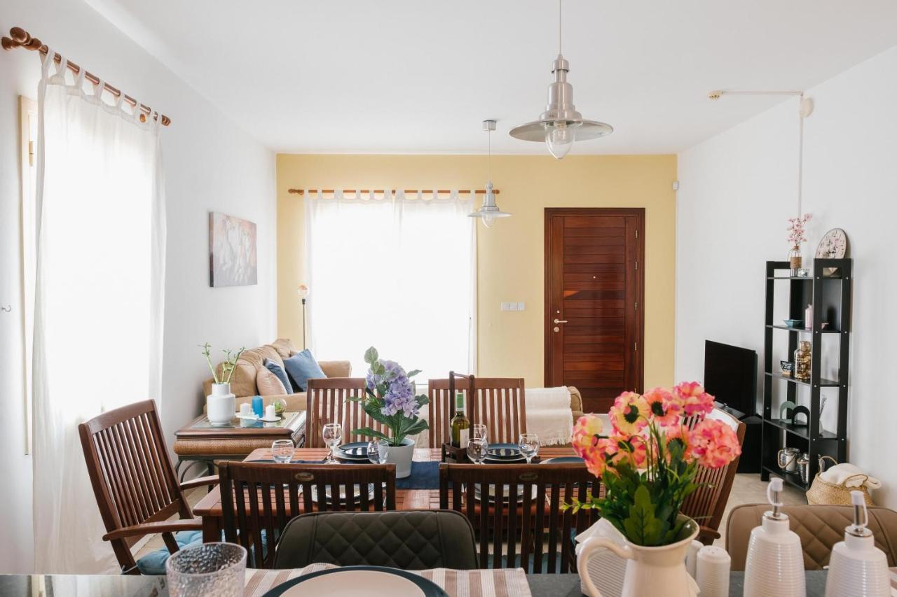 Aphrodite Gardens No.9 Luxury Apt Пафос Екстериор снимка