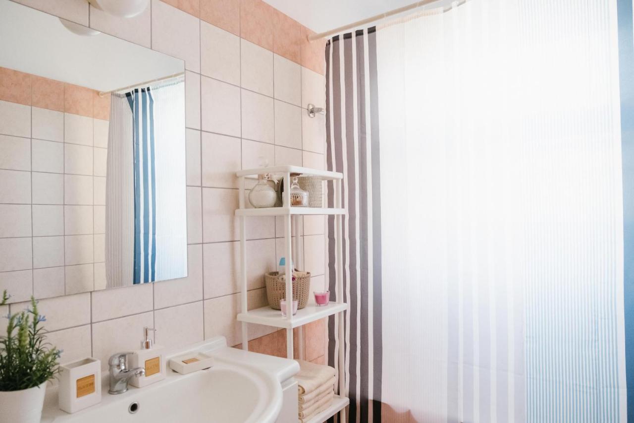Aphrodite Gardens No.9 Luxury Apt Пафос Екстериор снимка