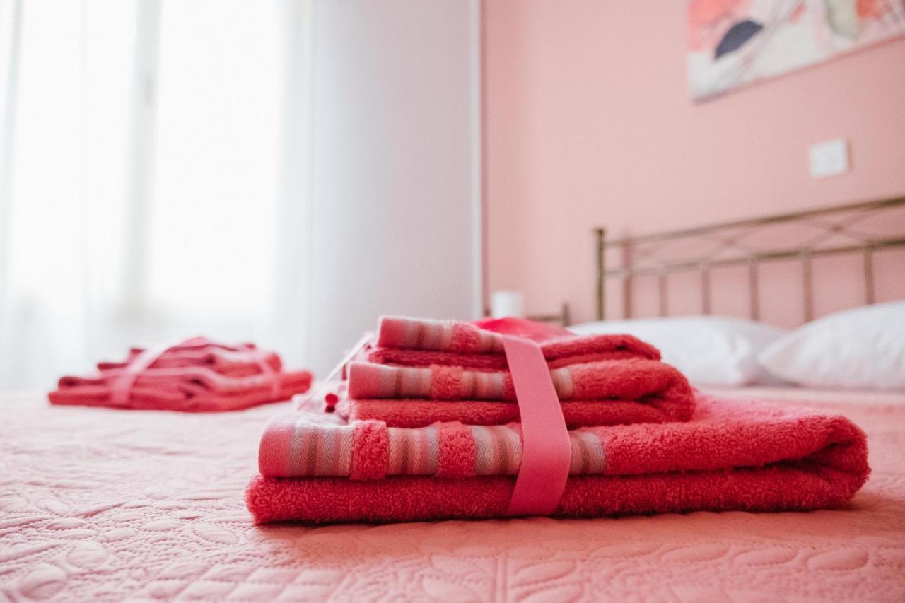 Aphrodite Gardens No.9 Luxury Apt Пафос Екстериор снимка